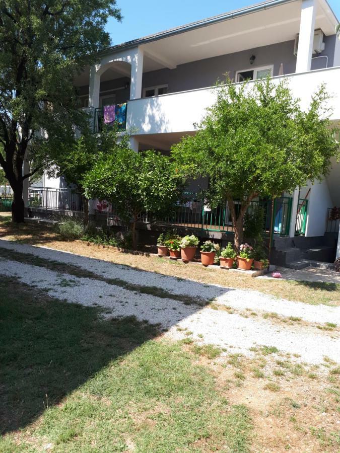 Apartmani Korina Стариград-Пакленица Екстериор снимка