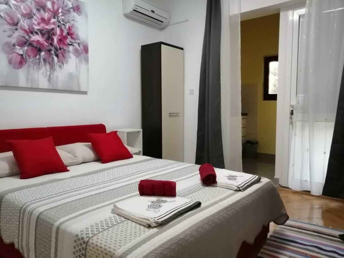 Apartmani Korina Стариград-Пакленица Екстериор снимка