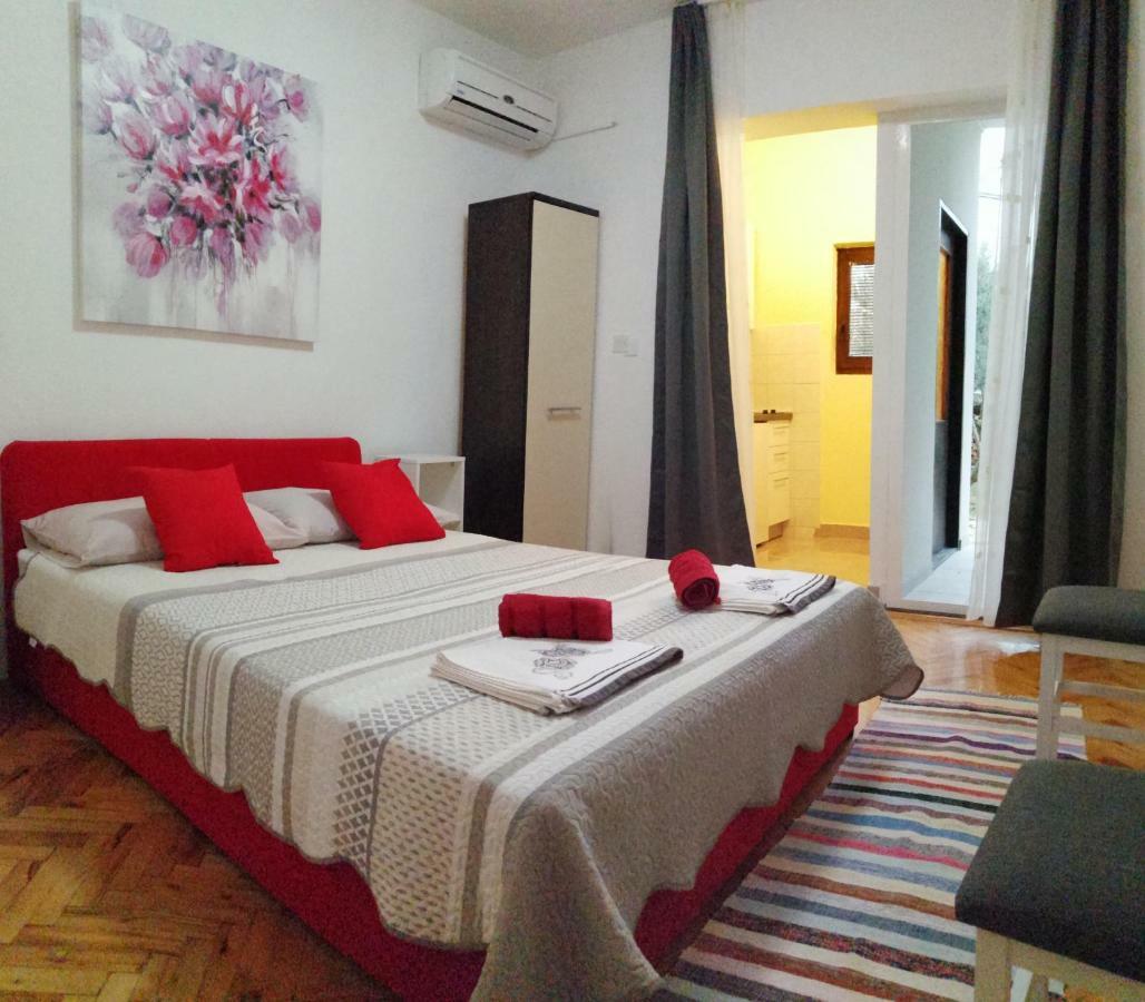 Apartmani Korina Стариград-Пакленица Екстериор снимка